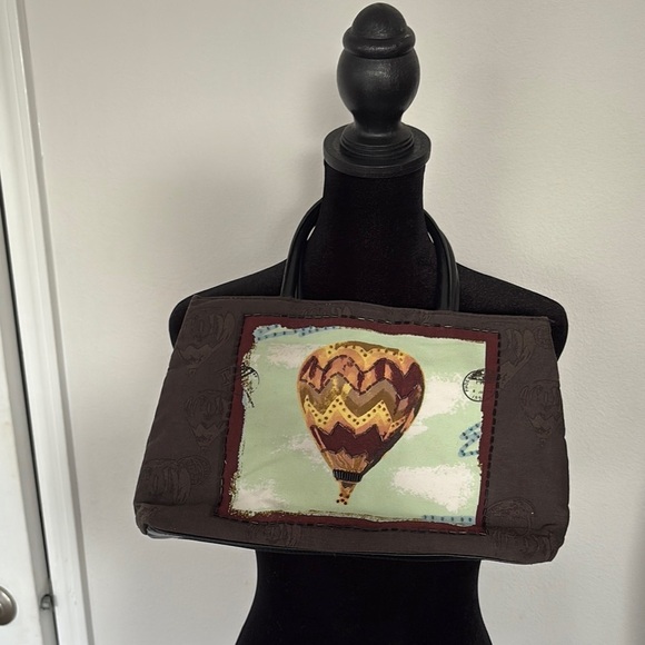 Novelty Brown Handbag with Hot Air Balloon Design - Picture 3 of 13